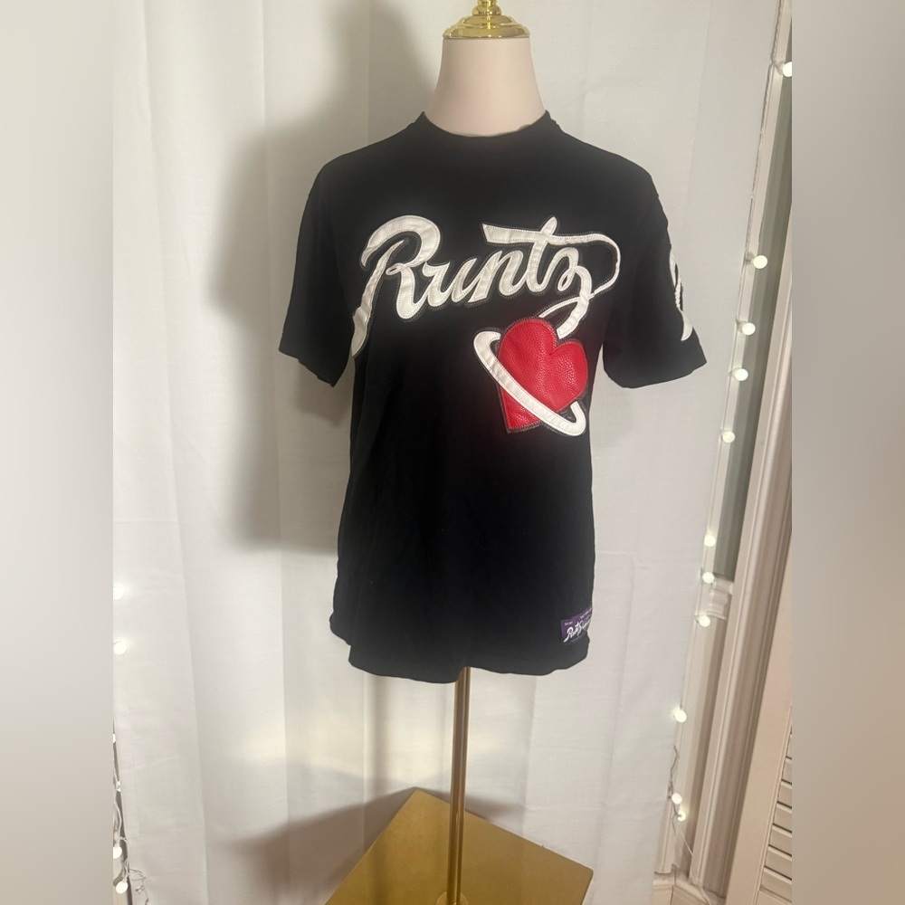Runtz Worldwide Graphic Patch Tee Black Red White Peace Heart Logo T-Shirt Med